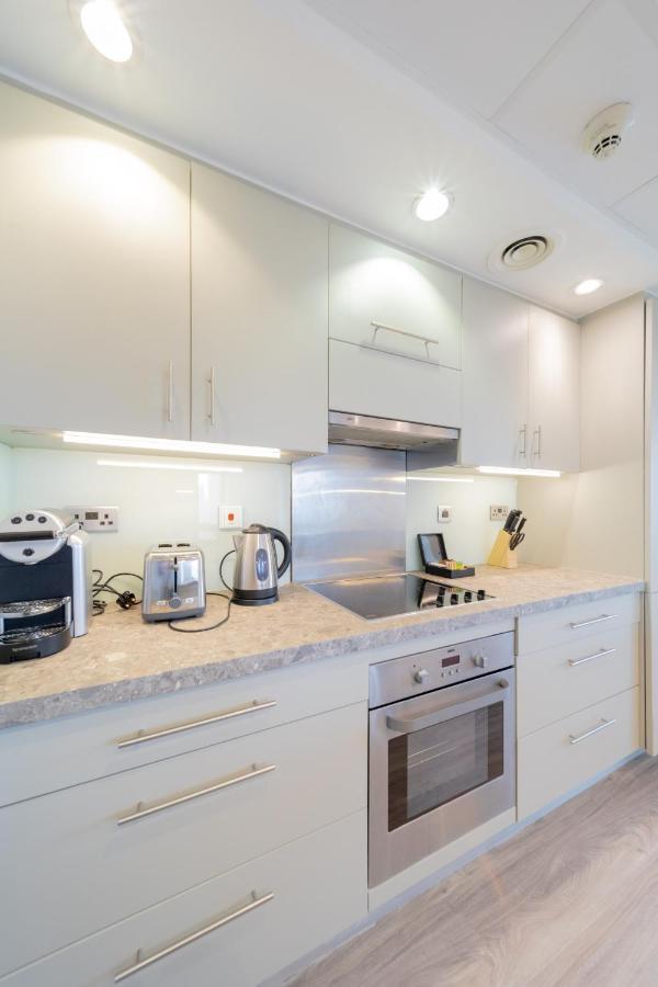 Boutique Living - Burj Views - Renovated Apartment Dubai