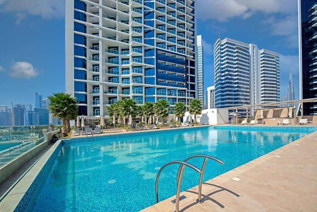 Apartment Upscale 1 Bed In Business Bay-suiteable *