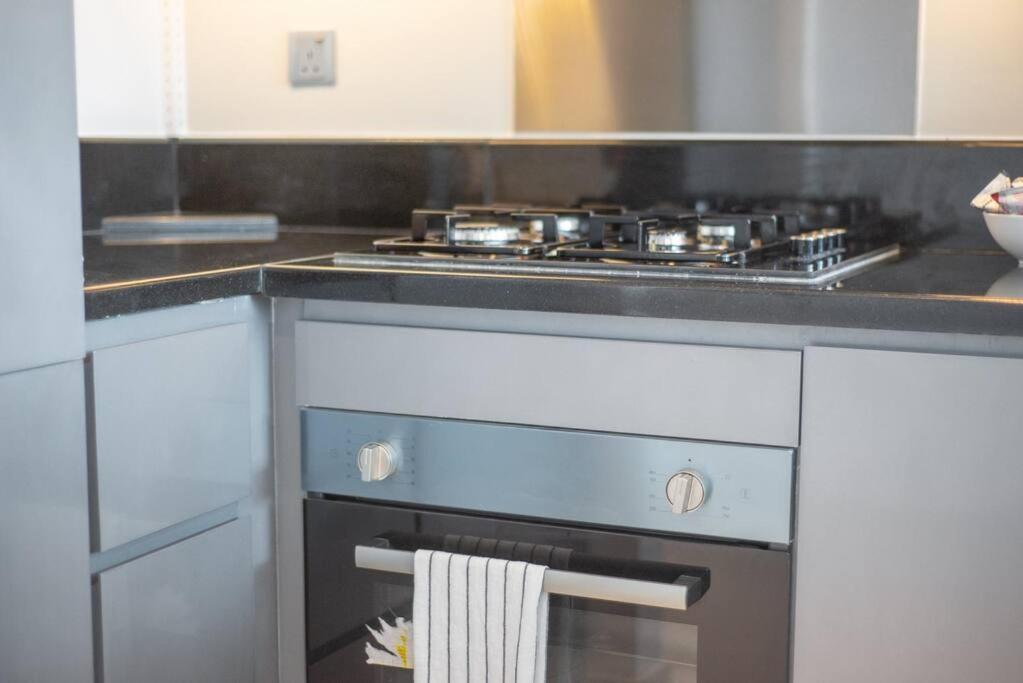 Upscale 1 Bed In Business Bay-suiteable
