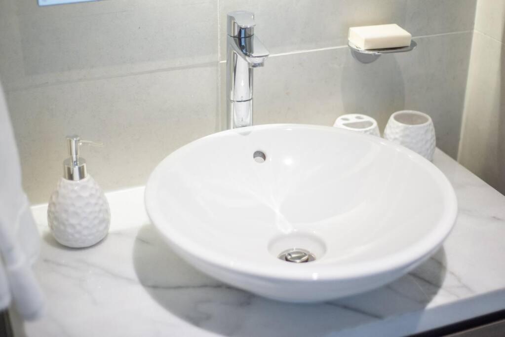 Upscale 1 Bed In Business Bay-suiteable Apartment Dubai