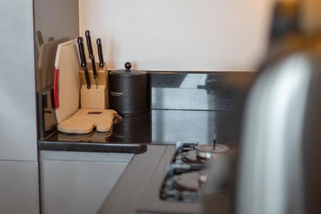 Upscale 1 Bed In Business Bay-suiteable Apartment Dubai