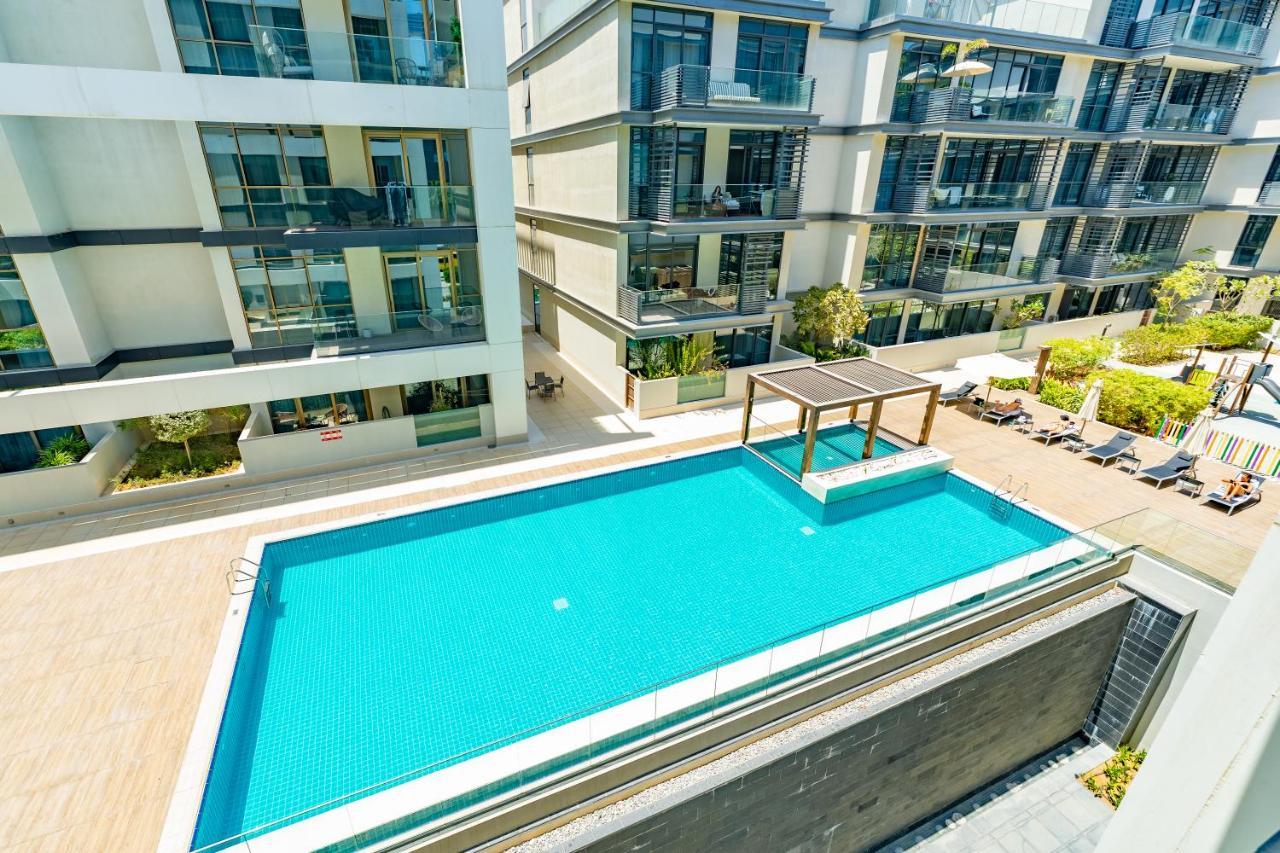 Fam Living - Walk - Urban Staycations Apartment