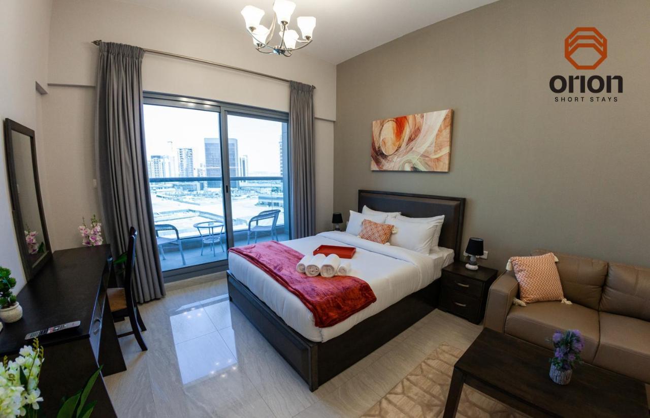 Apartment Canal View Studio: Mall Proximity & Luxury Amenities
