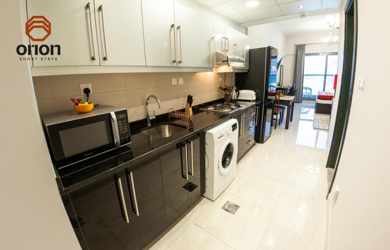Canal View Studio: Mall Proximity & Luxury Amenities *
