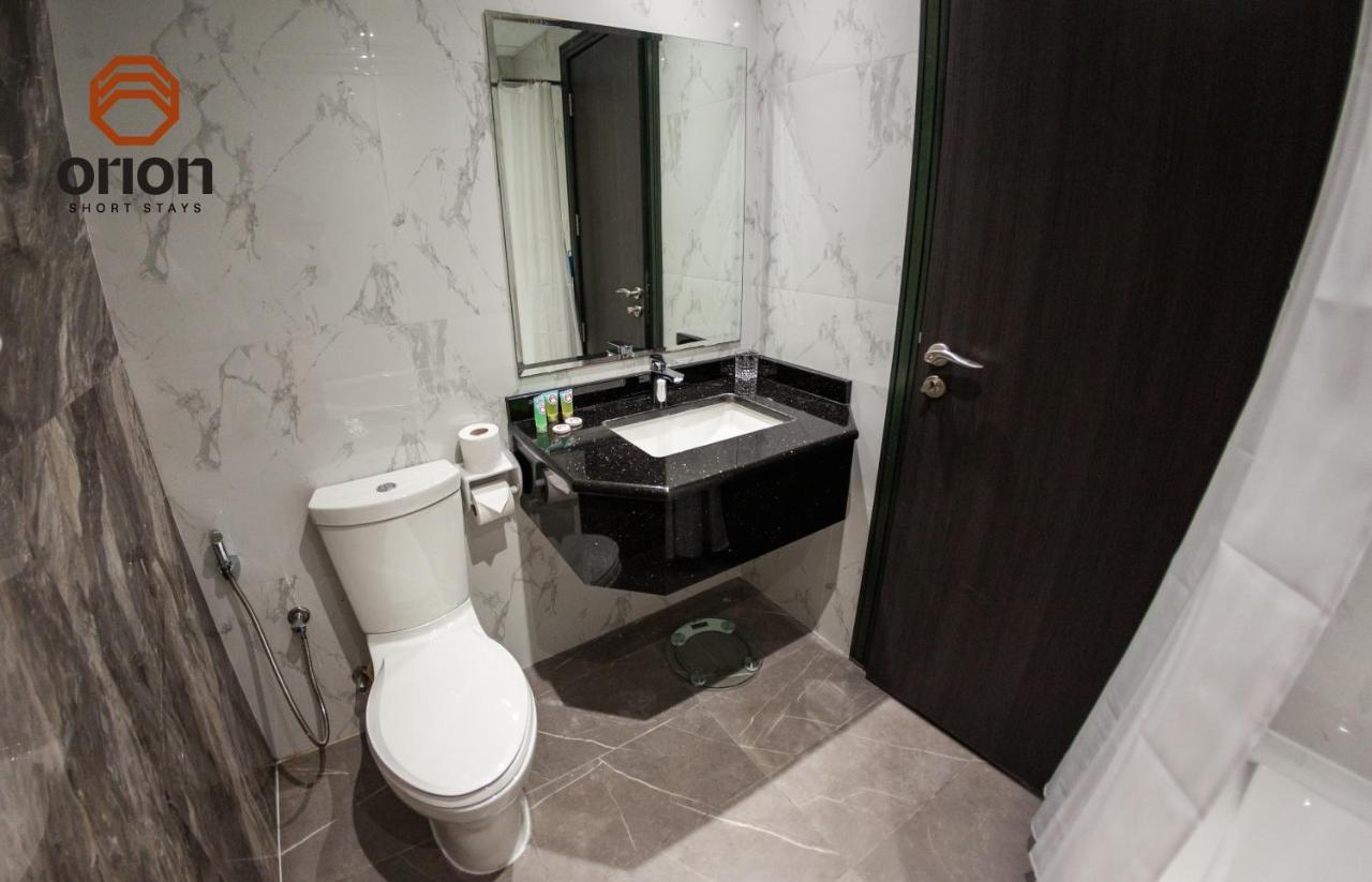 Apartment Canal View Studio: Mall Proximity & Luxury Amenities Dubai