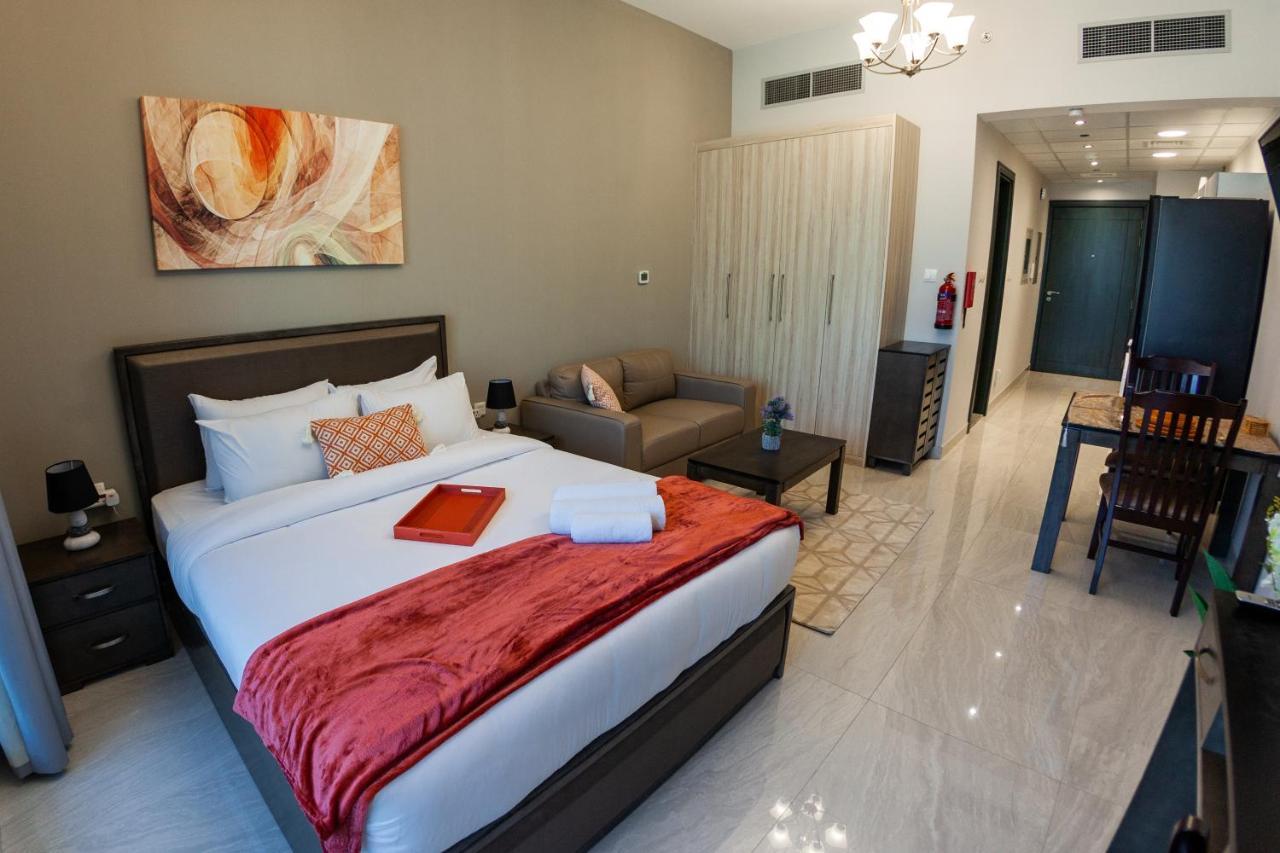 Canal View Studio: Mall Proximity & Luxury Amenities * Dubai