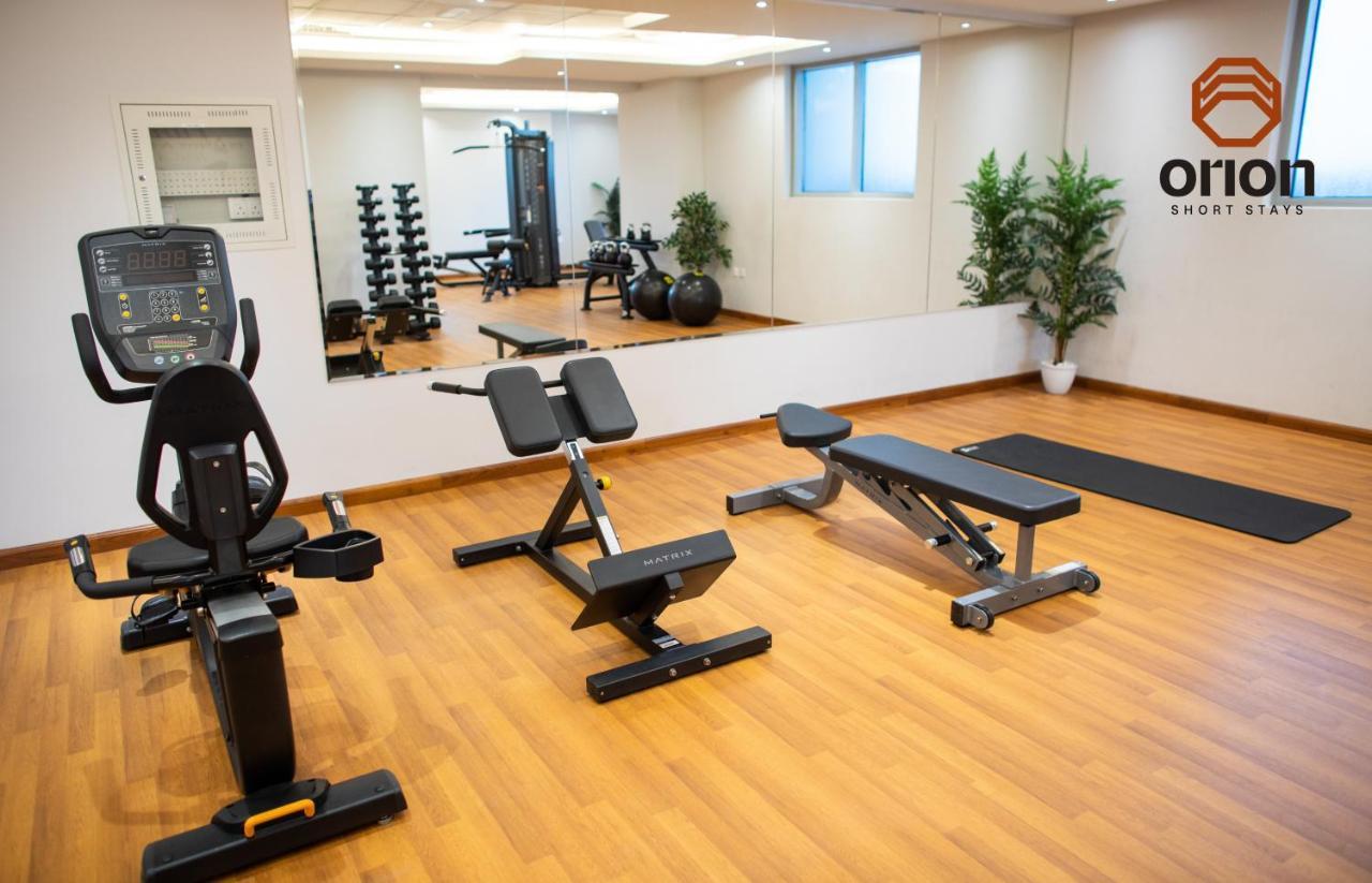Canal View Studio: Mall Proximity & Luxury Amenities Apartment *