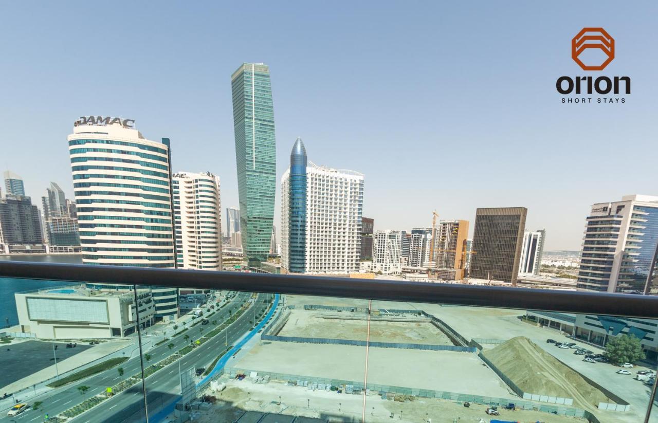 Canal View Studio: Mall Proximity & Luxury Amenities Apartment *