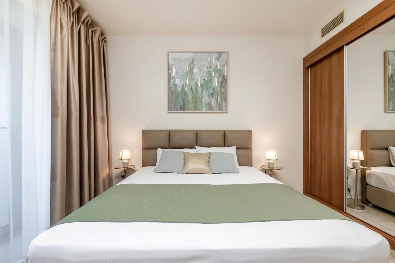 Apartment Luxury Princess Tower 1 Bedroom Brand New Furnished