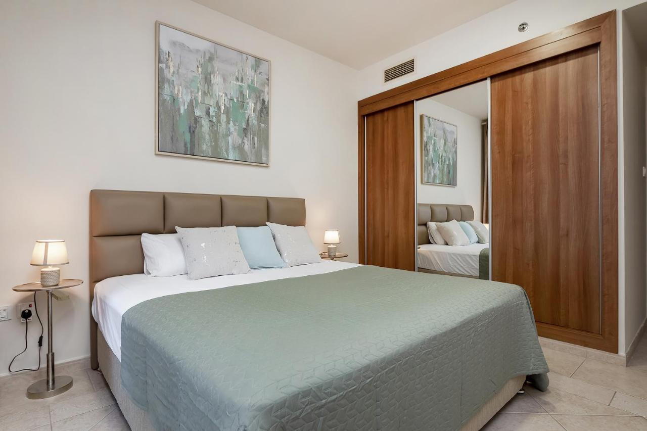 Luxury Princess Tower 1 Bedroom Brand New Furnished Apartment Dubai