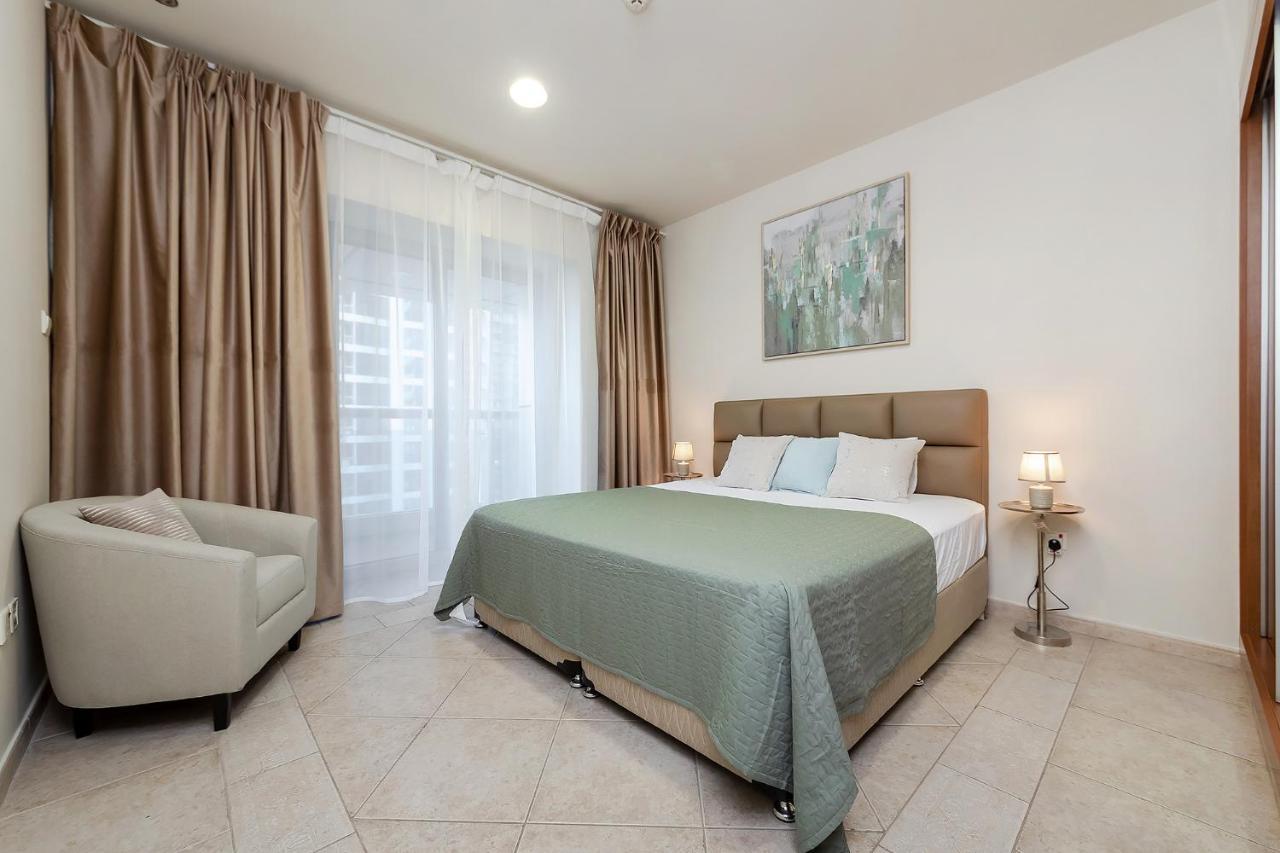 Apartment Luxury Princess Tower 1 Bedroom Brand New Furnished *