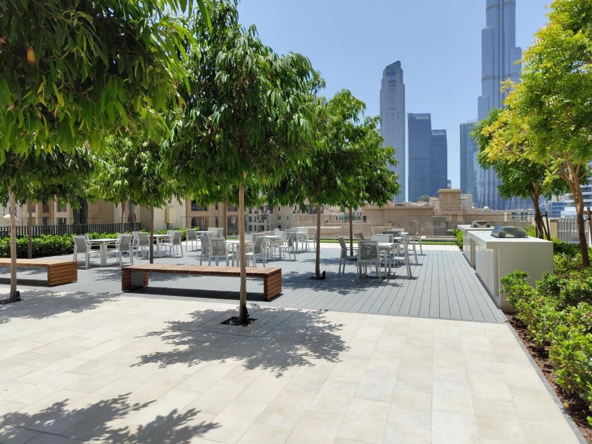Ultimate / 5 Min Walk From Mall / Brand New / Downtown