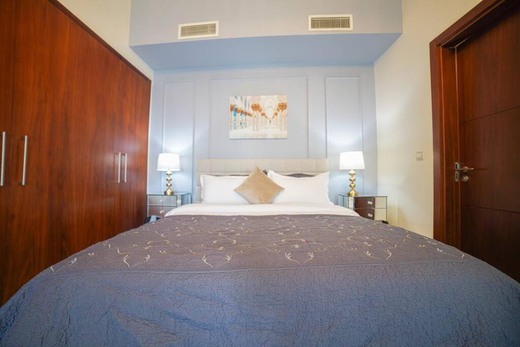 Apartment First Class 2br With Full Skyline & Sea View *