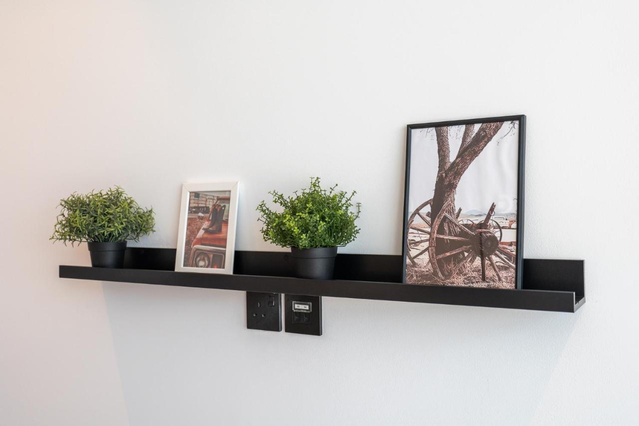 Contemporary Ranch Living With Burj Khalifa View