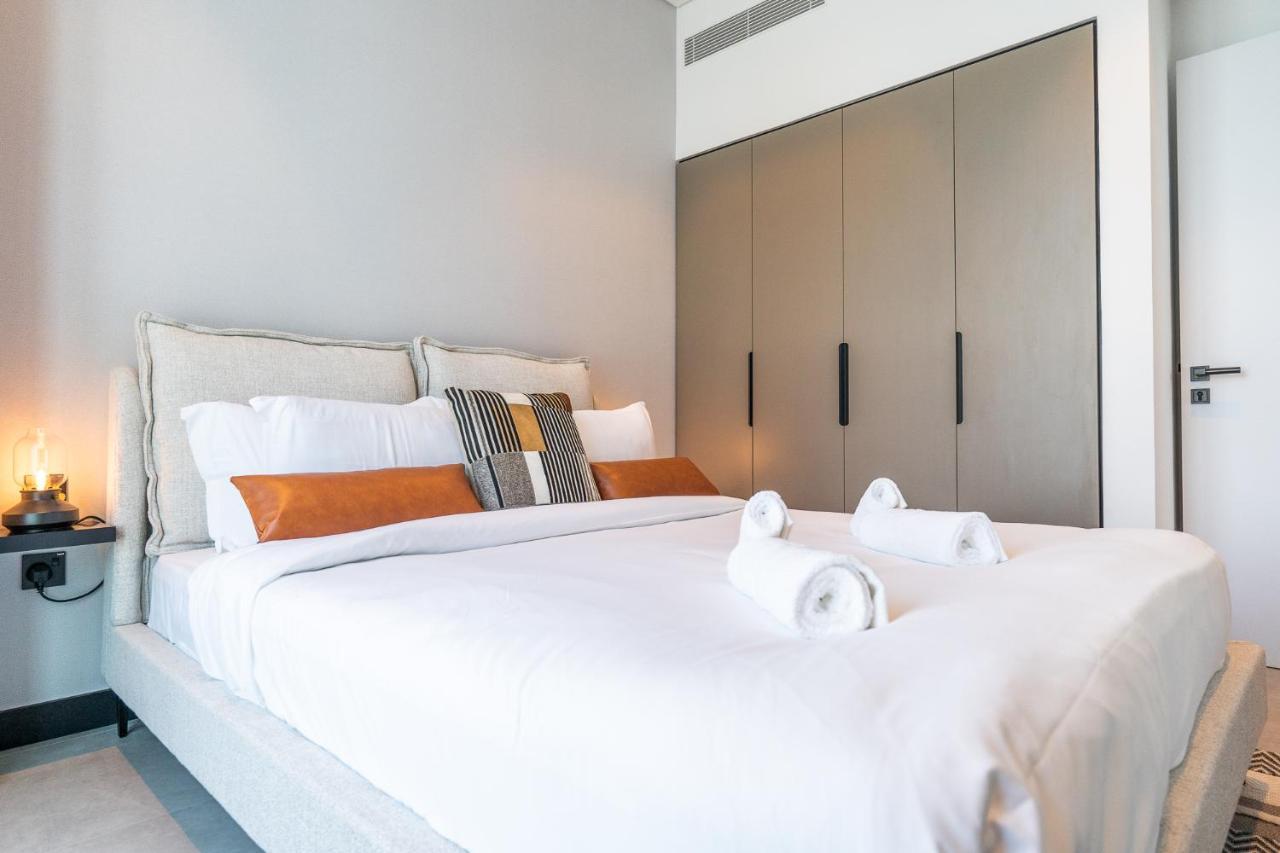 Contemporary Ranch Living With Burj Khalifa View Dubai