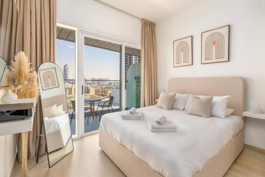 In Jvc - Heart Of - Bloom Height Apartment