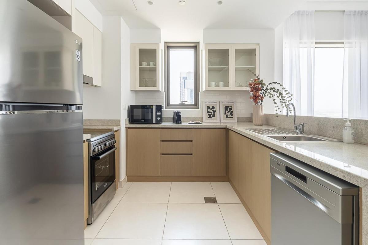 Frank Porter - Creekside 18 Apartment Dubai