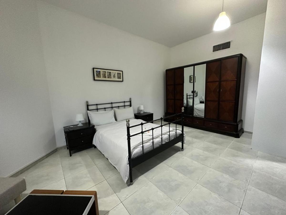 Relaxing Private In Compound Housing Near Burj Alarab 124 *