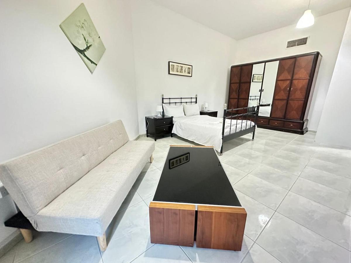 Relaxing Private In Compound Housing Near Burj Alarab 124 Homestay Dubai