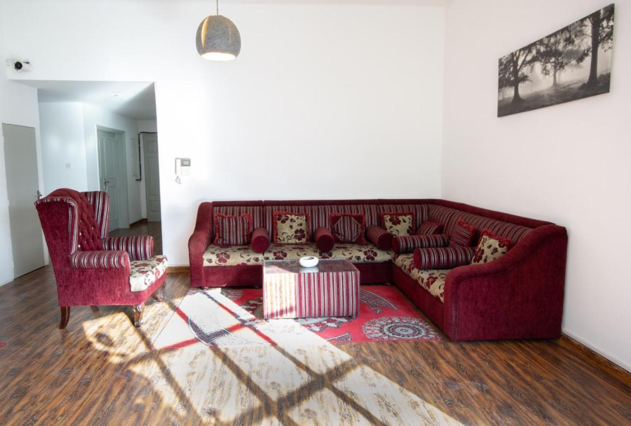 Homestay Relaxing Private In Compound Housing Near Burj Alarab 124 Dubai