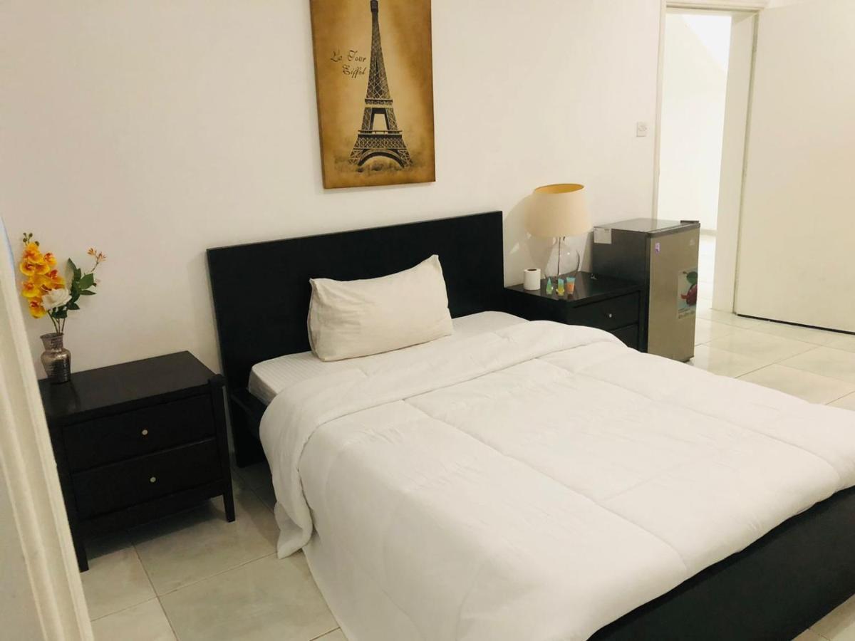 Homestay Relaxing Private In Compound Housing Near Burj Alarab 124 Dubai
