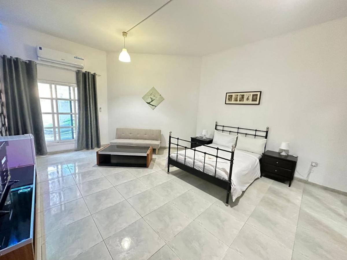 Relaxing Private In Compound Housing Near Burj Alarab 124 Homestay Dubai
