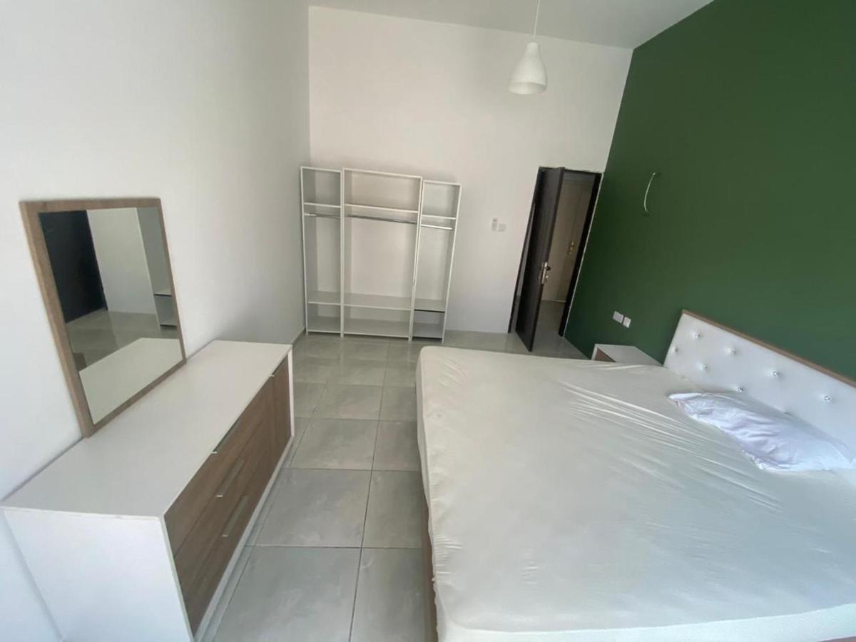 Homestay Relaxing Private In Compound Housing Near Burj Alarab 124