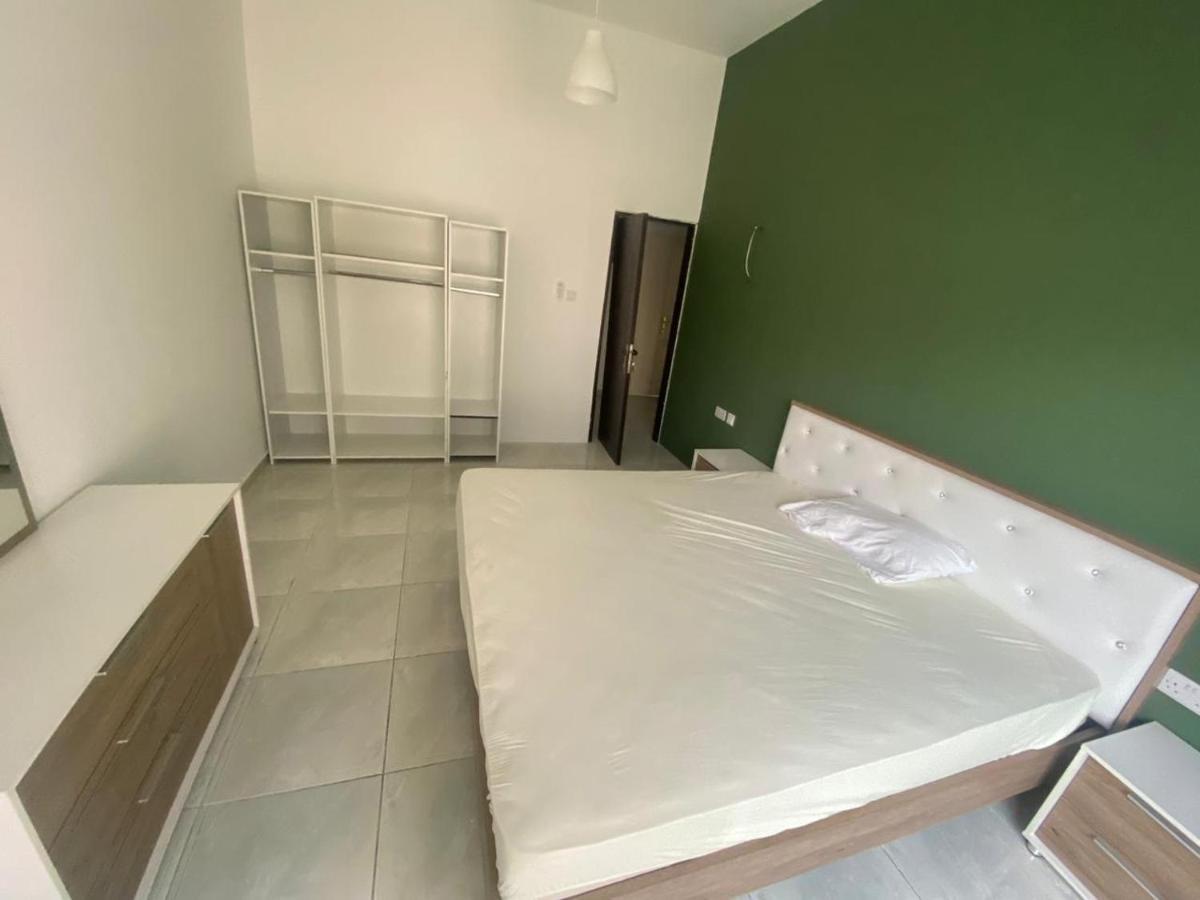 Homestay Relaxing Private In Compound Housing Near Burj Alarab 124 *
