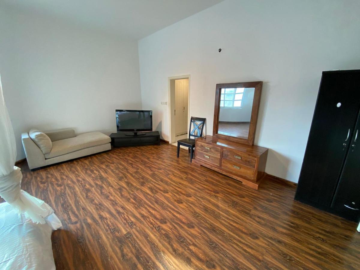 Relaxing Private In Compound Housing Near Burj Alarab 124 Homestay Dubai