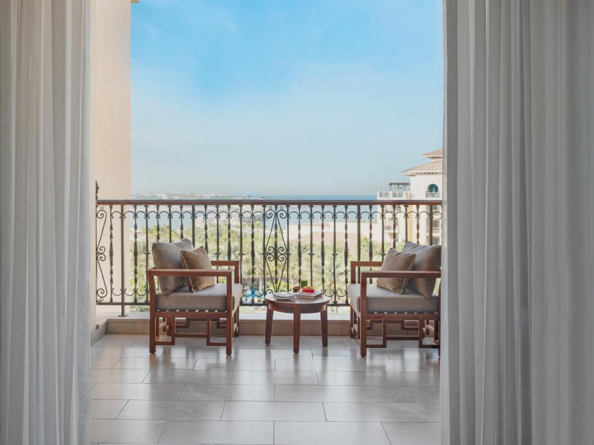 Four Seasons At Jumeirah 5*