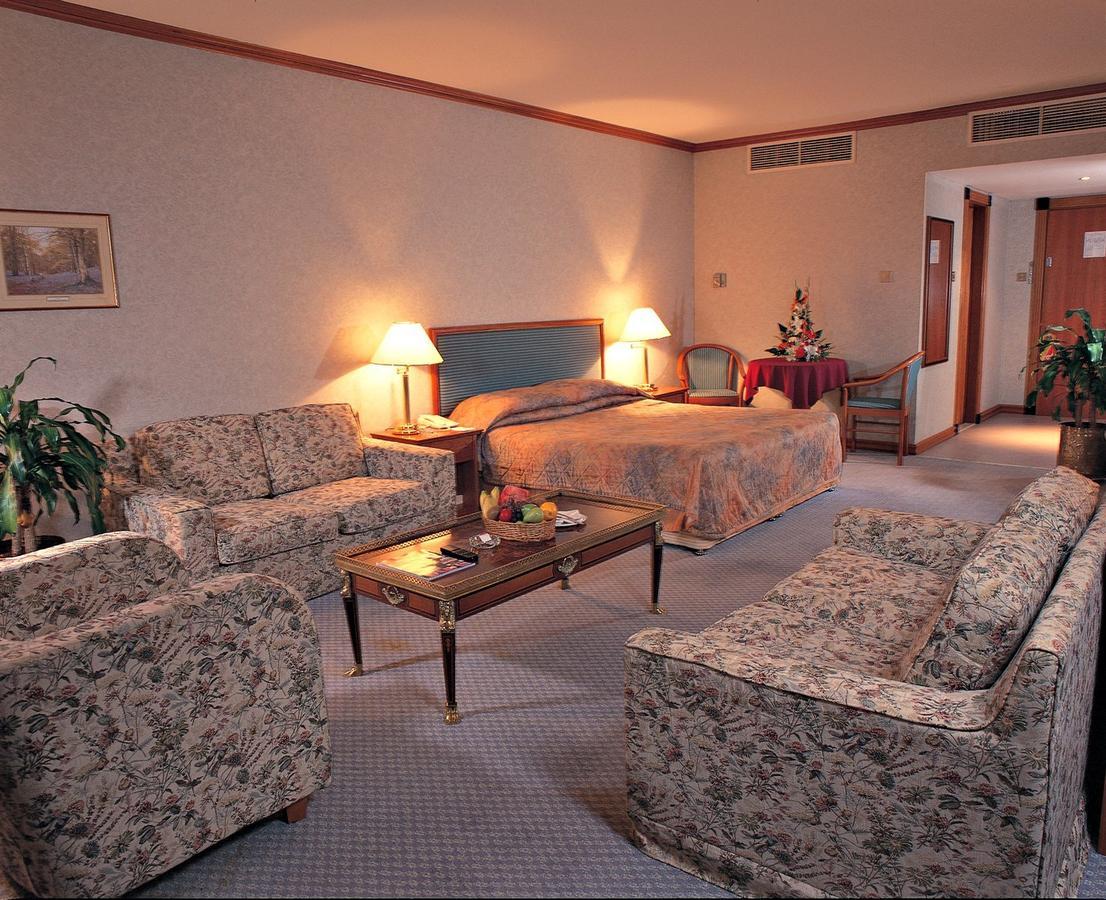 The George By Saffron, Creek 3*