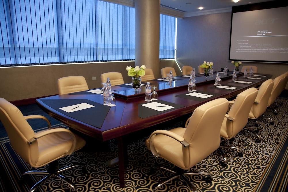 Grand Excelsior Al Barsha Hotel 4*
