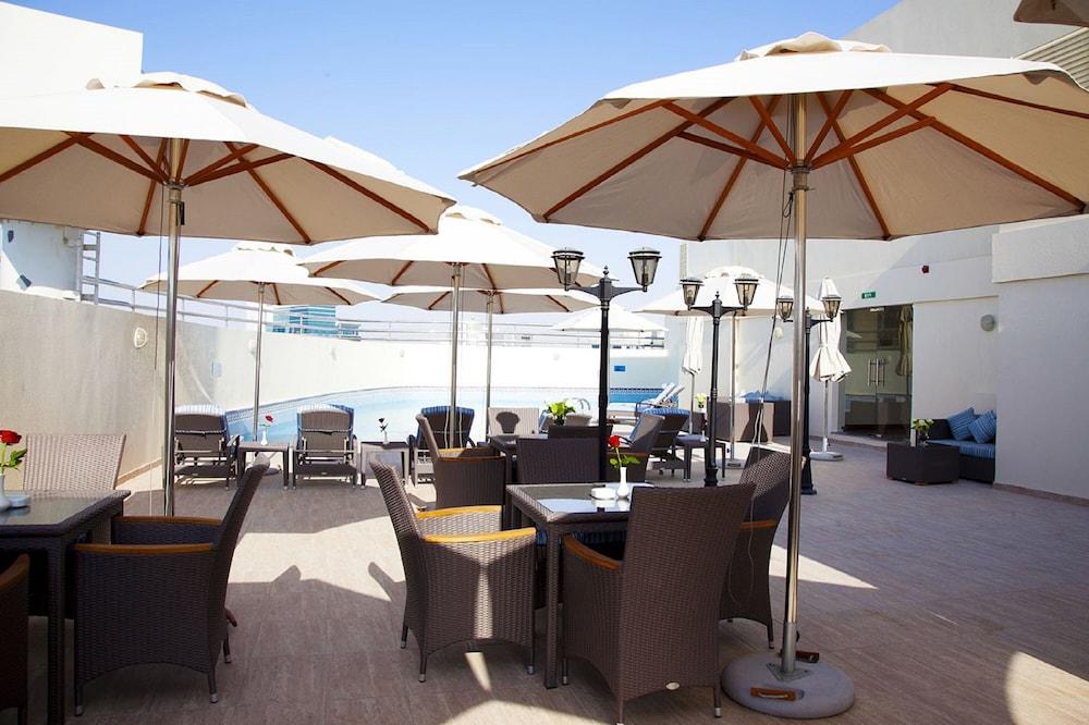 Hotel Grand Excelsior Al Barsha 4*