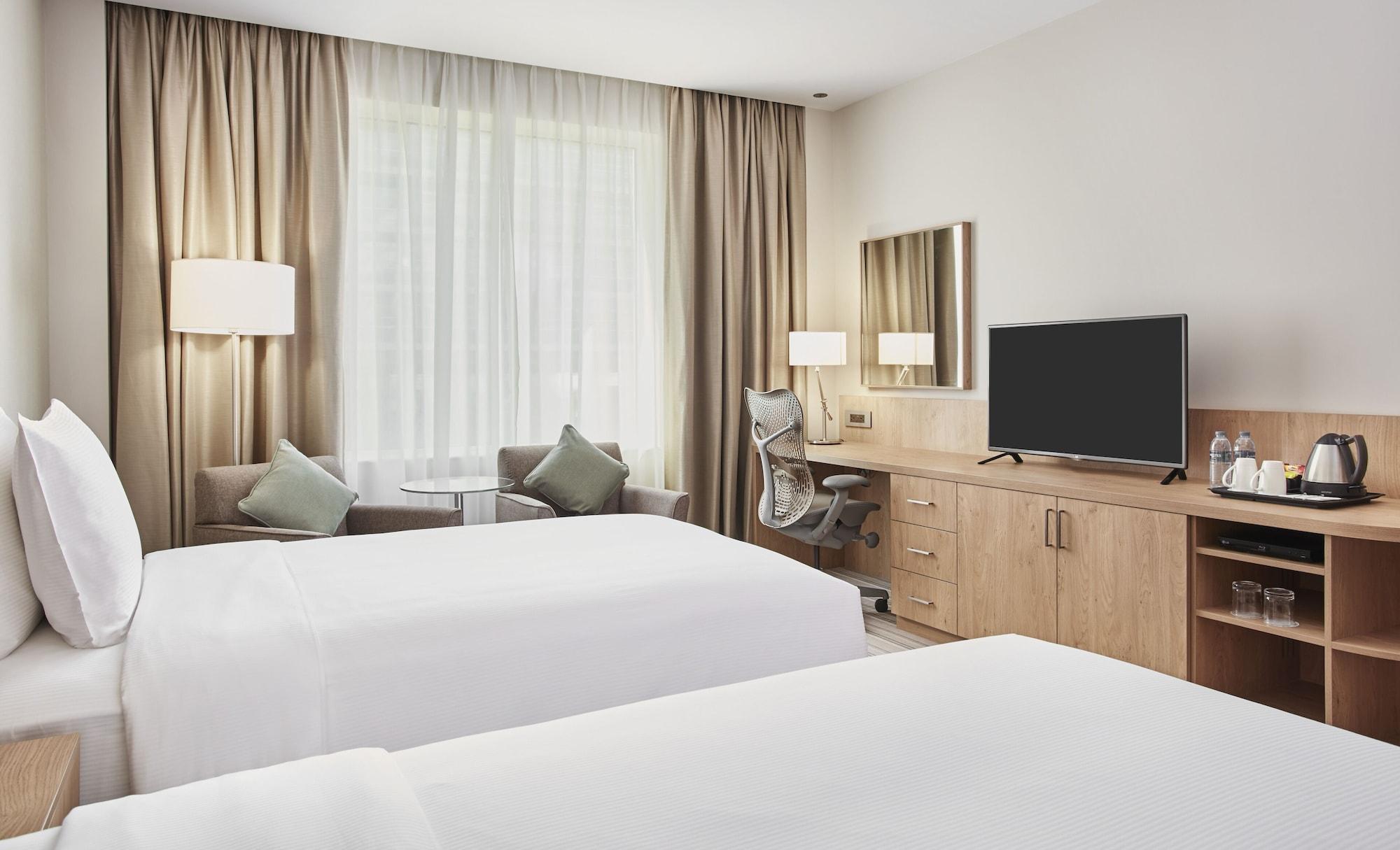 Hilton Garden Dubai, Mall Avenue