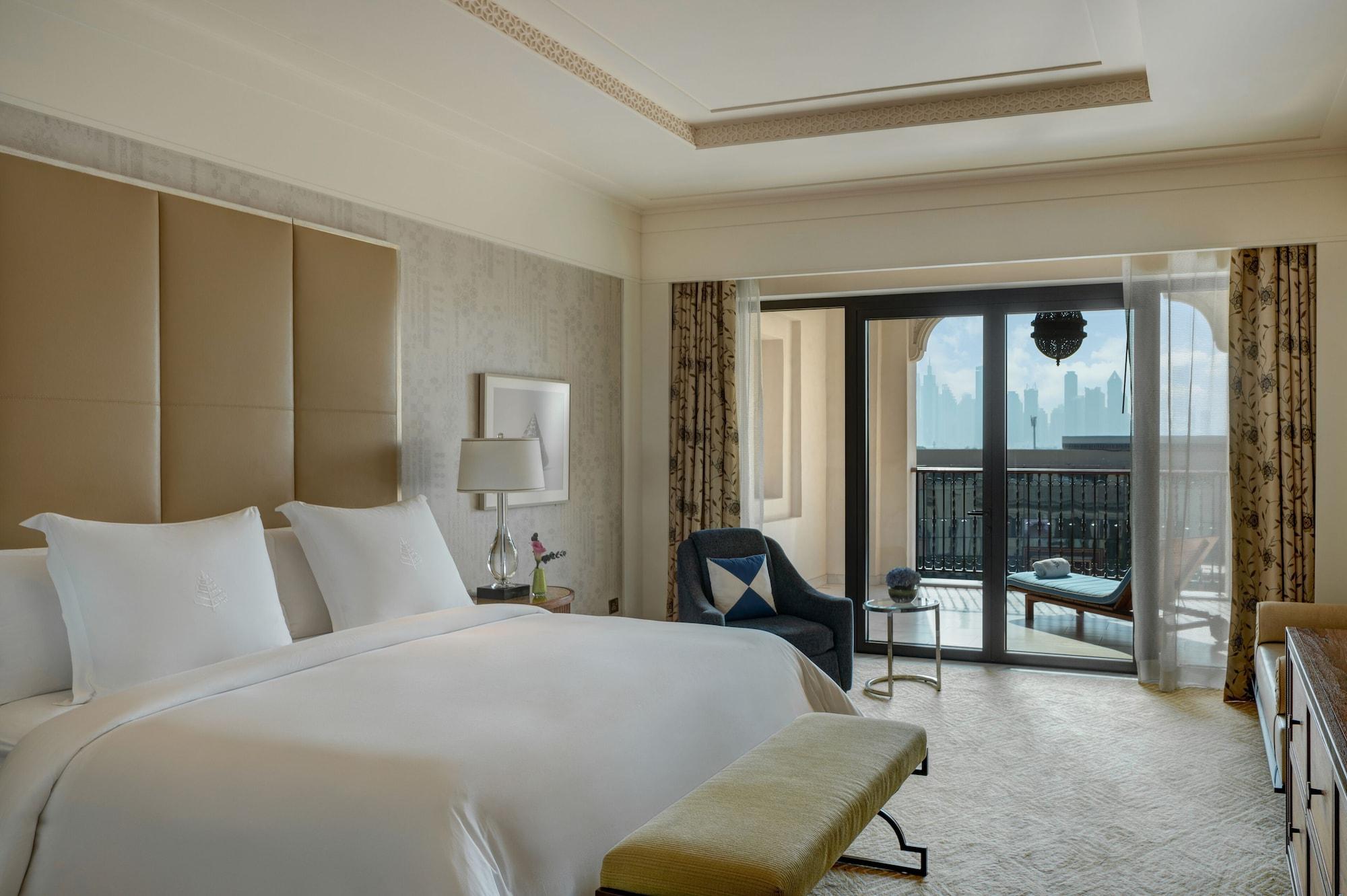 Four Seasons At Jumeirah 5*