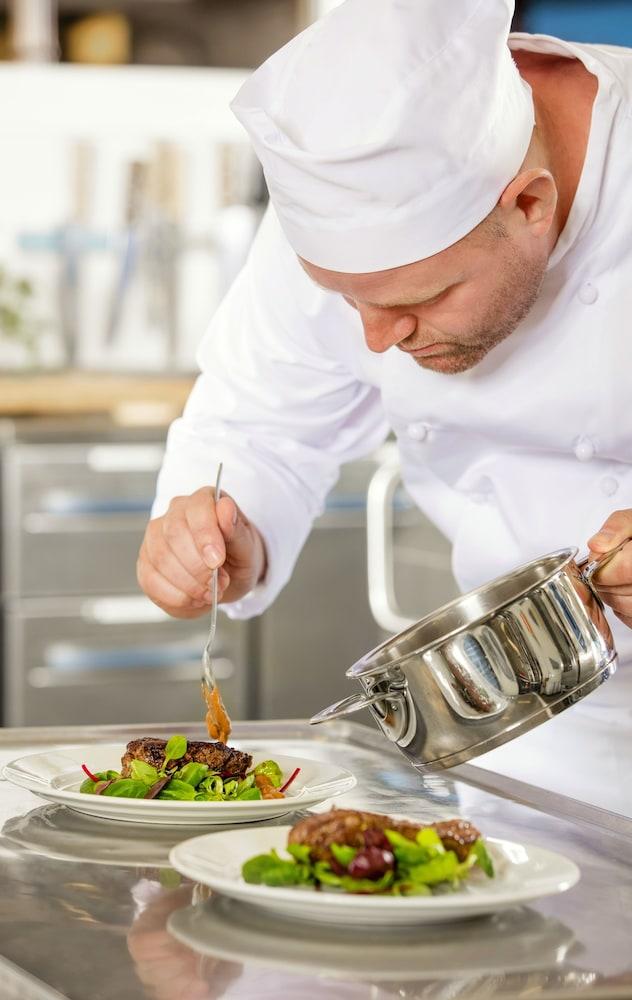 Hotel Canal Business Bay 5*