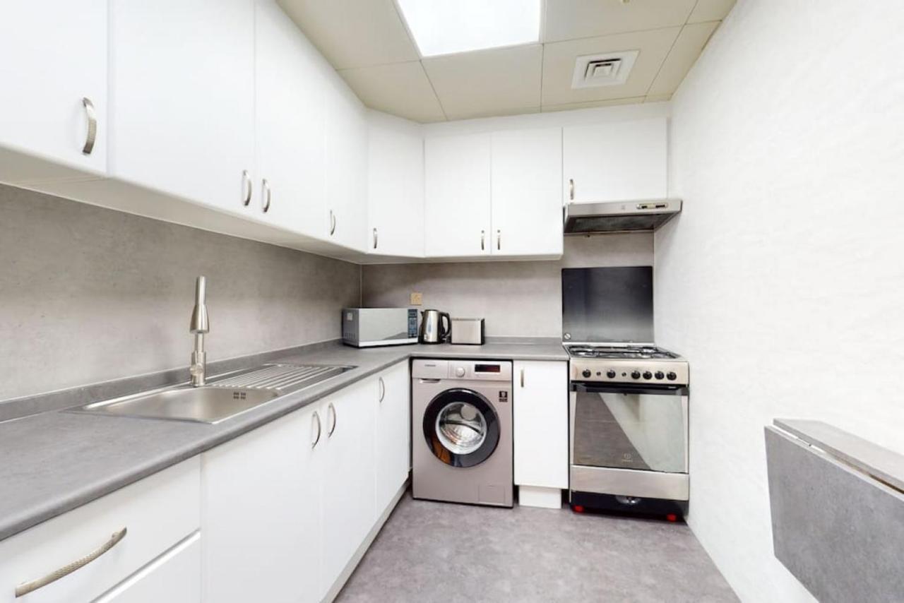 V3 Tower - Elegant One Bedroom Apartment