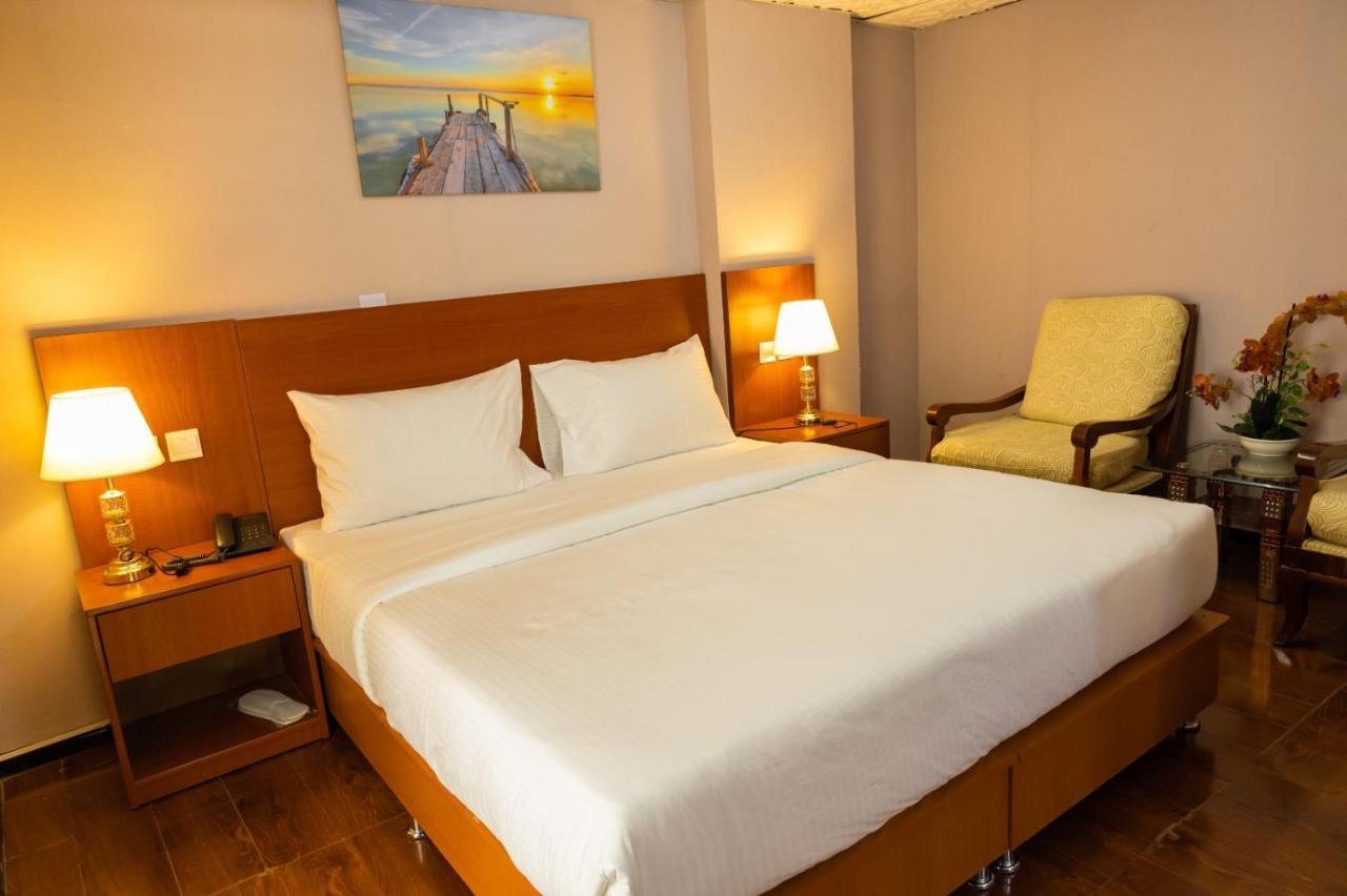 Hotel Three 888 2*