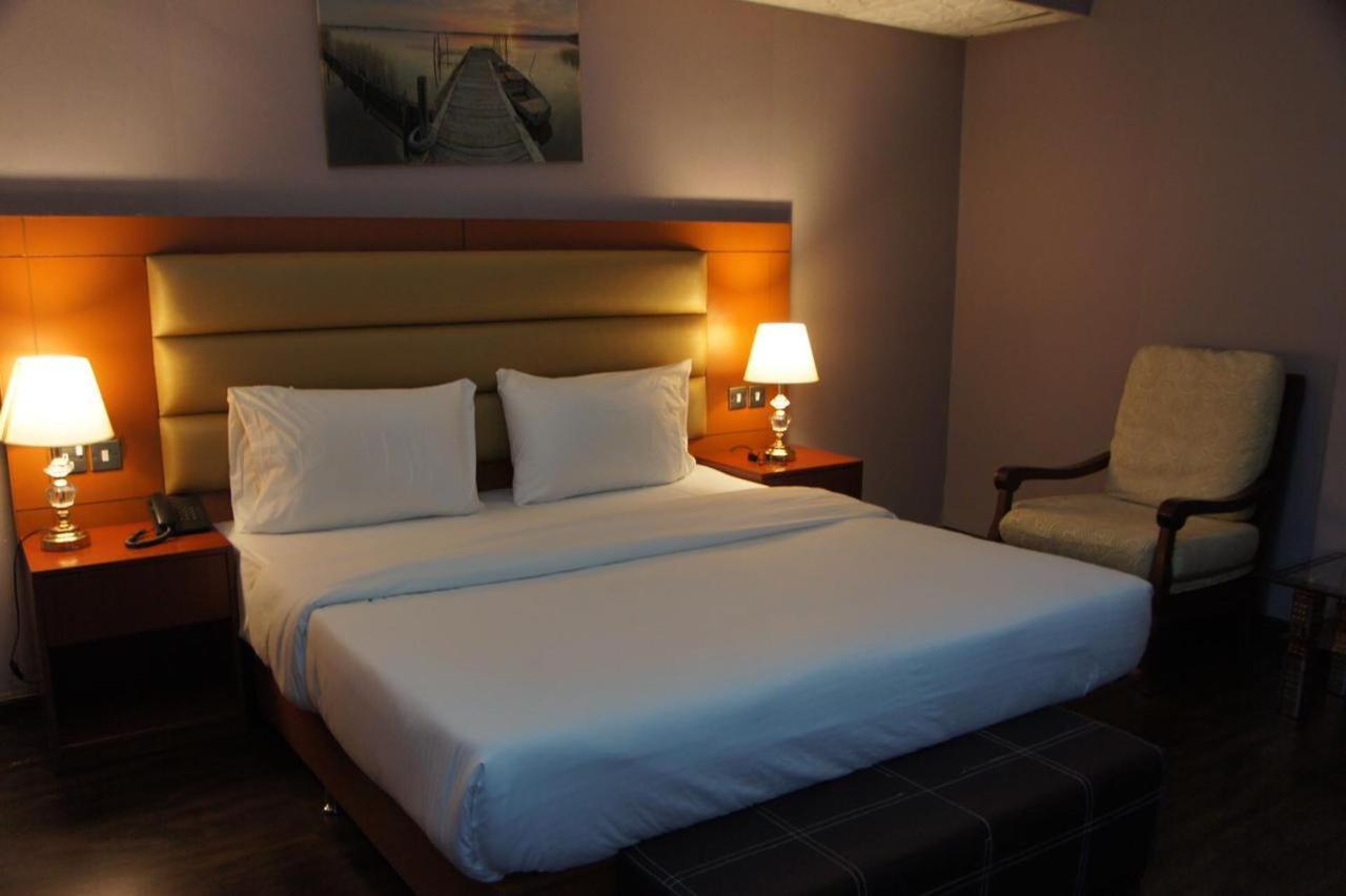 Three 888 Hotel 2*