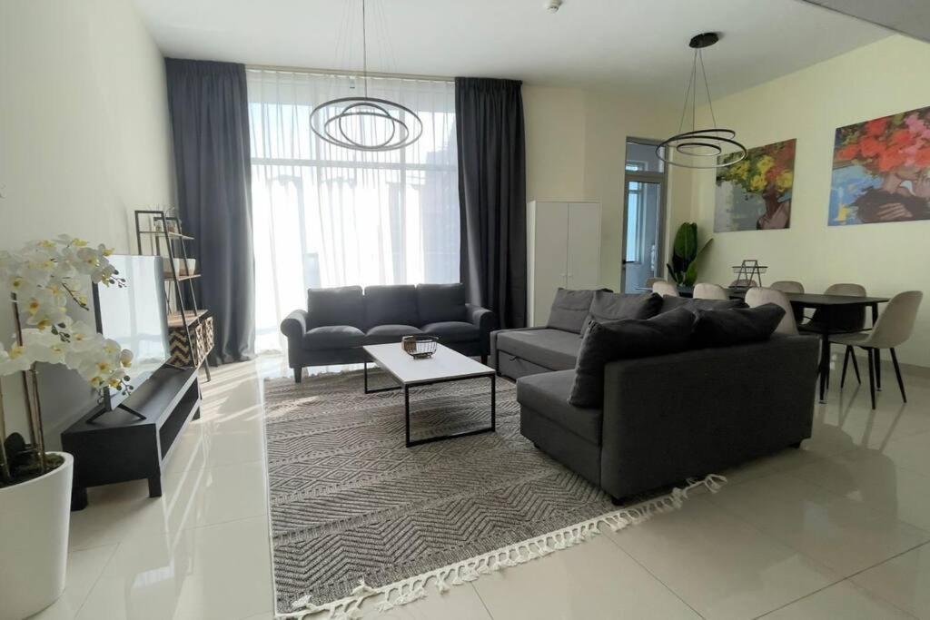 Apartment Premium Location, Cozy Dubai