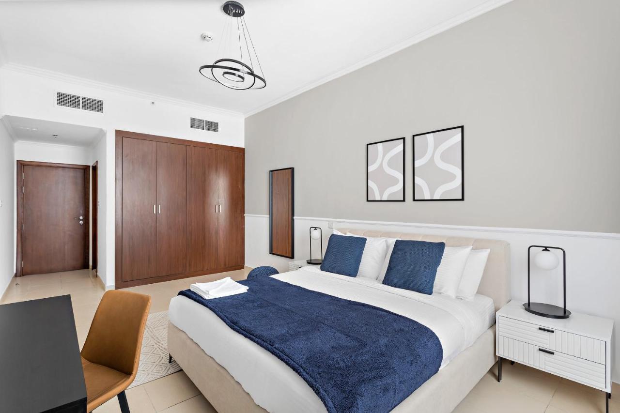Silkhaus Modern Living In Art Apartment