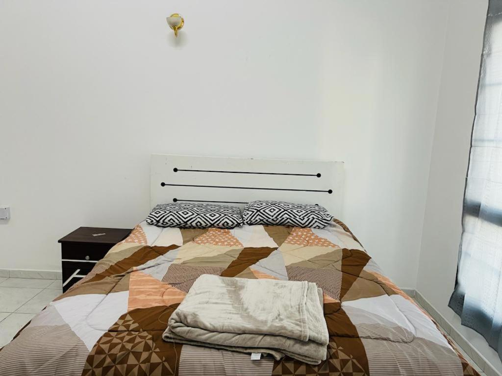 Homestay Al-satwa Bliss: Ideal For Families Dubai