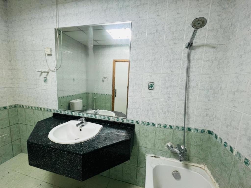 Homestay Al-satwa Bliss: Ideal For Families Dubai