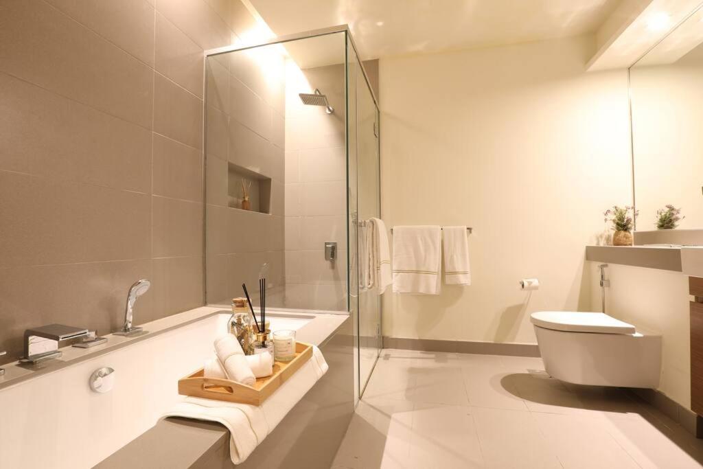 Manzil - Sleek 2br Nr Downtown & Mall Apartment *