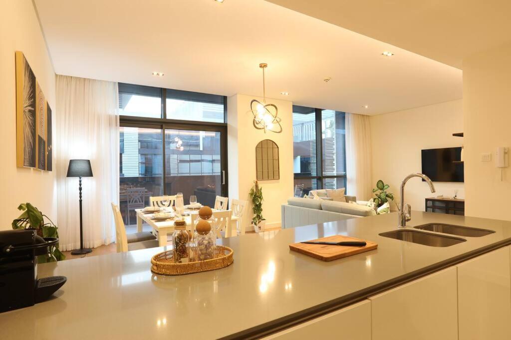 Apartment Manzil - Sleek 2br Nr Downtown & Mall