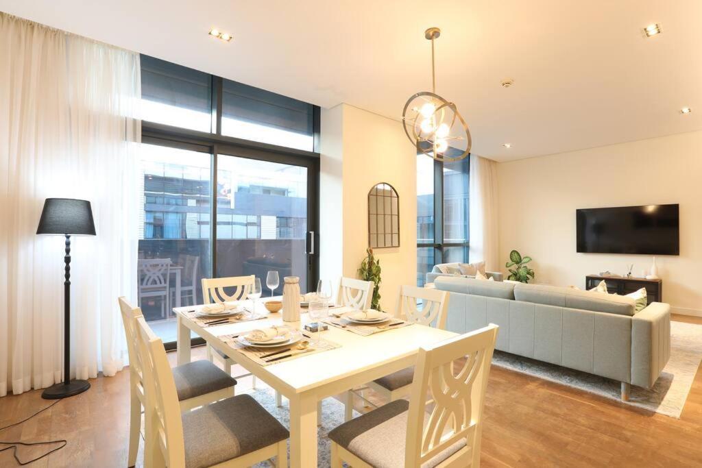 Manzil - Sleek 2br Nr Downtown & Mall * Dubai