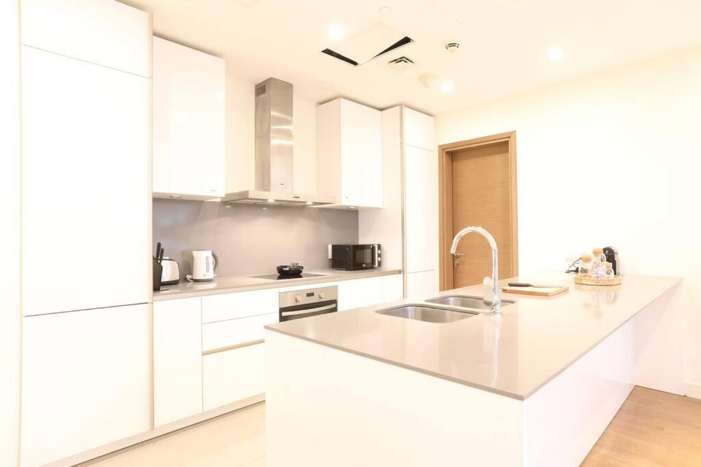 Manzil - Sleek 2br Nr Downtown & Mall Apartment
