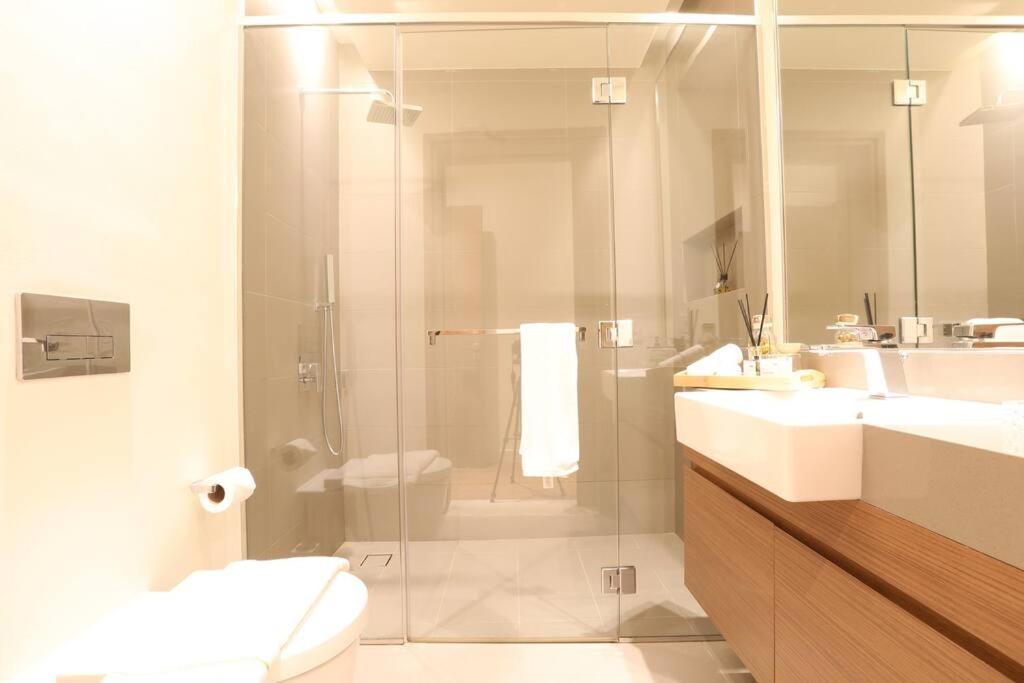 Manzil - Sleek 2br Nr Downtown & Mall * Dubai