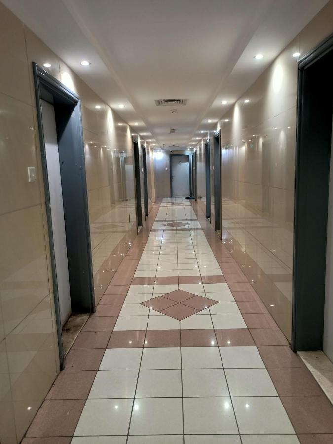 Rovers Boys Near Gold Souq Metro Hostel Dubai