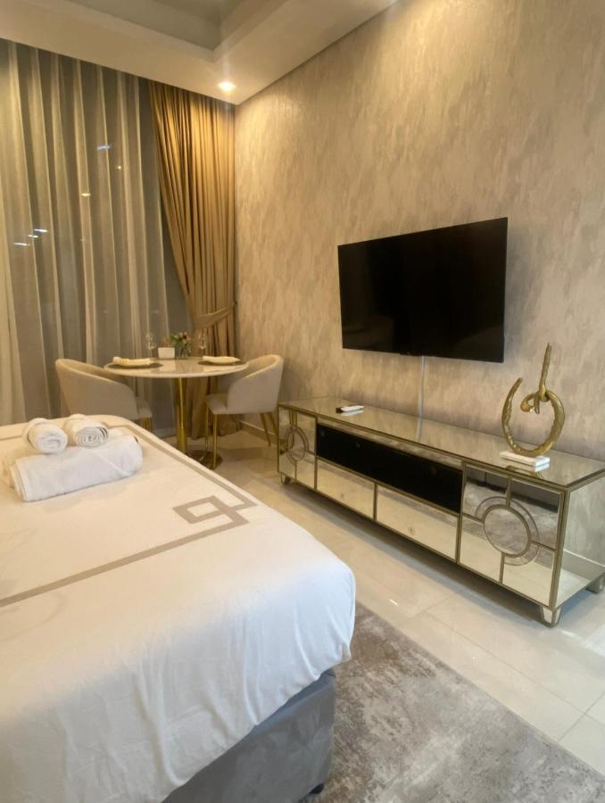 Modern New Studio With Burj Khalifa And Canal View Dubai